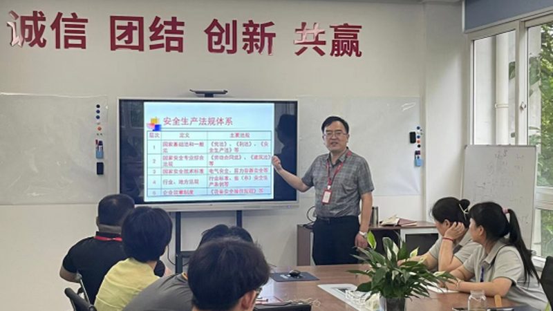 叉车安全操作规范图解：保障作业安全的关键指南