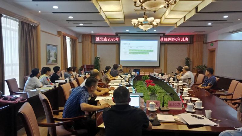 根据相关行业标准和实践经验，焊工培训实操基地的场地面积一般应满足以下标准：