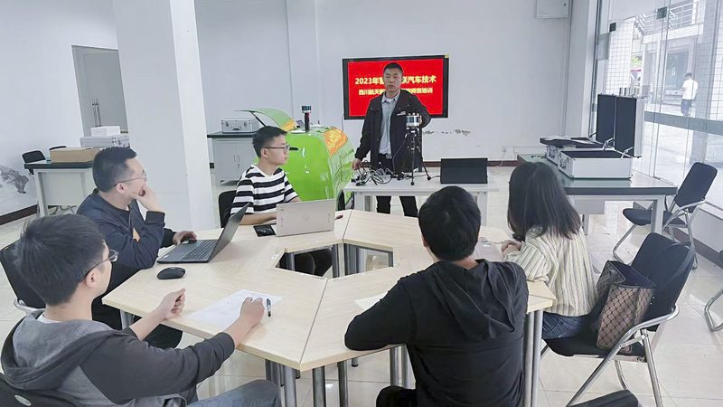 叉车培训，随到随学，上海职场人士的新选择**